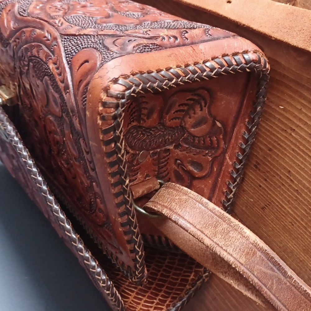 Tooled purse - Picture 6 of 16